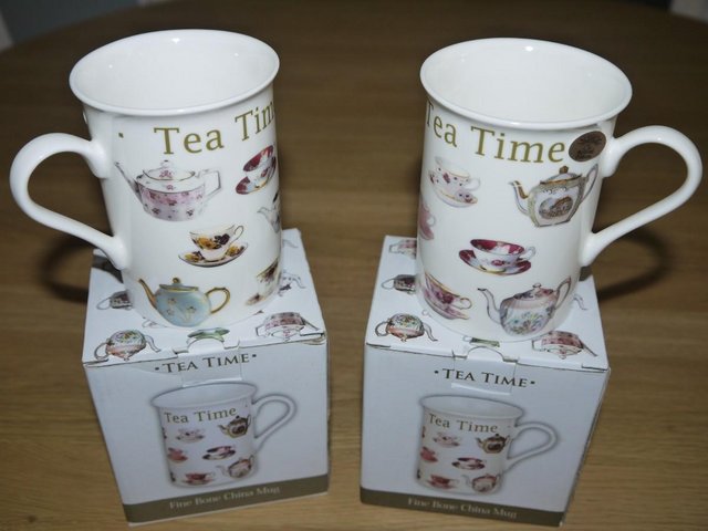 Image 2 of Leonardo Collection Fine China Teapot, 2 Mugs and Tray