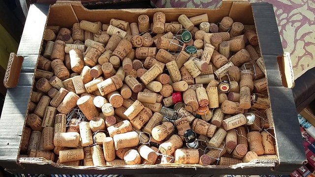 Preview of the first image of £10 per 100 - Mixed Size Natural & Recycled Corks.