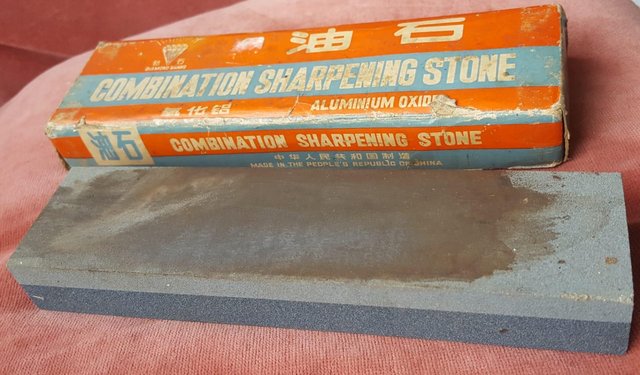 Preview of the first image of Combination sharpening stone.