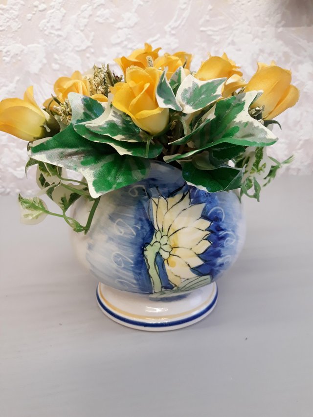 Image 2 of Vase and flowers