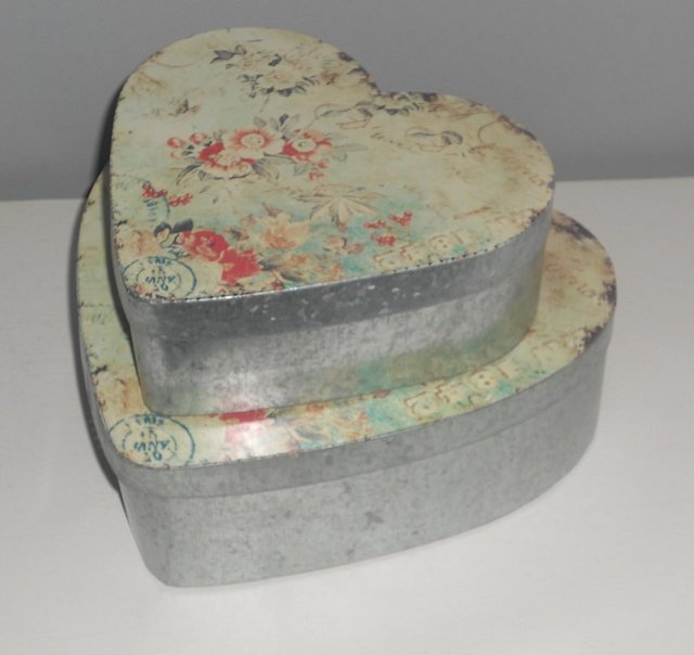 Image 4 of Pair Heart Shaped Floral Shabby Chic Storage Tins