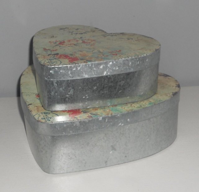 Image 7 of Pair Heart Shaped Floral Shabby Chic Storage Tins