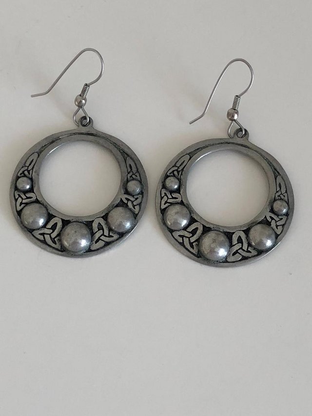 Preview of the first image of Earrings.
