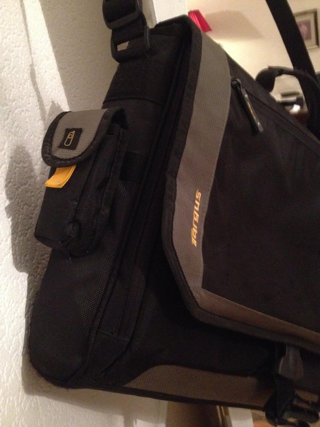 Preview of the first image of TARGUS LAPTOP BAG WELL PADDED.
