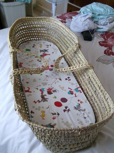 Image 2 of Baby's Moses basket with bedding