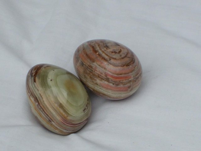 Image 4 of Pair of Decorative Highly Polished Onyx Eggs