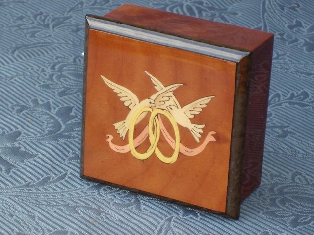 Image 4 of Sorrento Italy, Dove/Ribbon Wood Marquetry Box