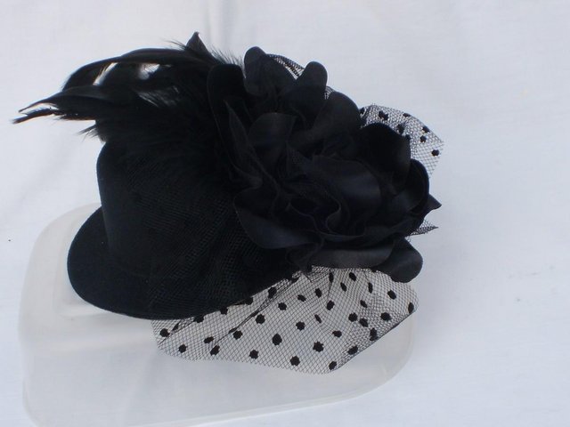Image 4 of Black Mini Hat Clip On Fascinator - NEW