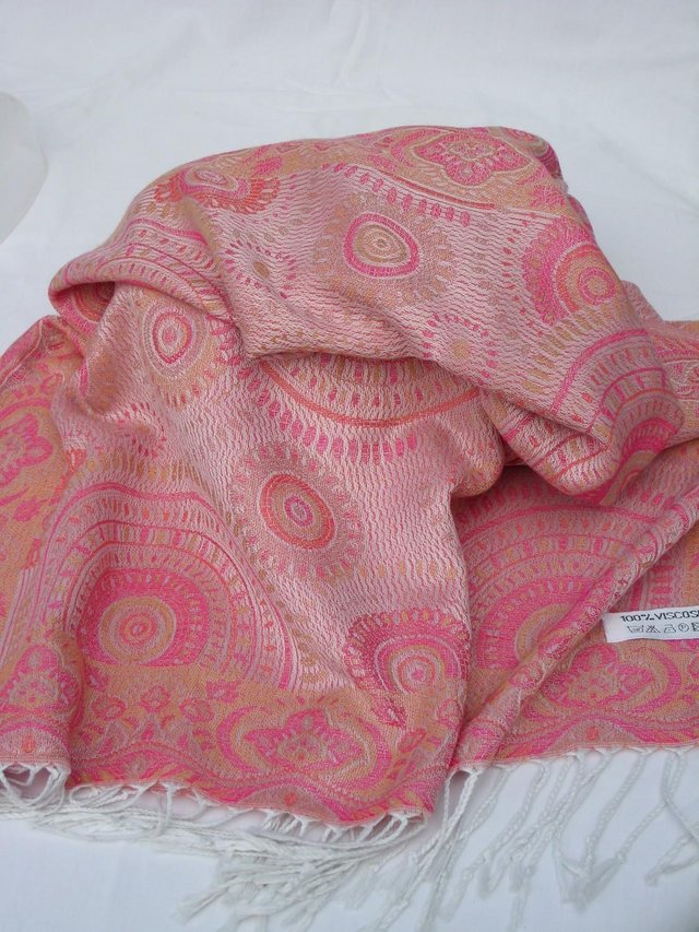 Image 4 of Pink & Gold Viscose Pashmina Scarf – NEW WITH TAGS