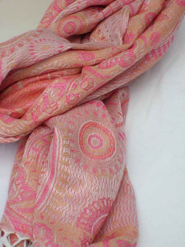 Image 5 of Pink & Gold Viscose Pashmina Scarf – NEW WITH TAGS