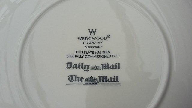 Image 3 of Wedgwood Commemorative Plate - Elizabeth the Queen Mother