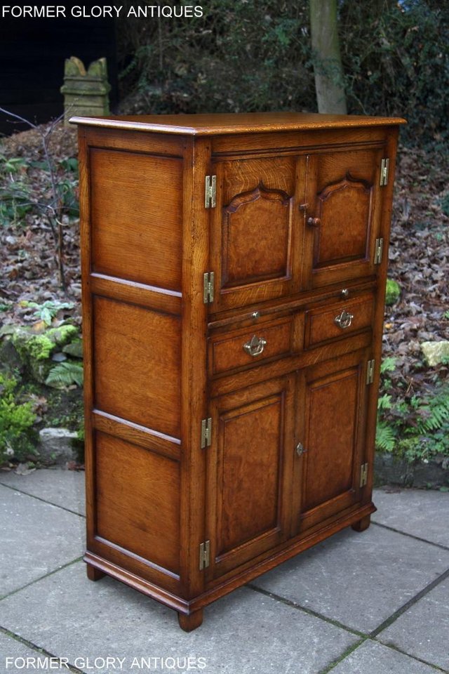 Image 20 of A TITCHMARSH AND GOODWIN SOLID OAK ELM DRINKS WINE CABINET