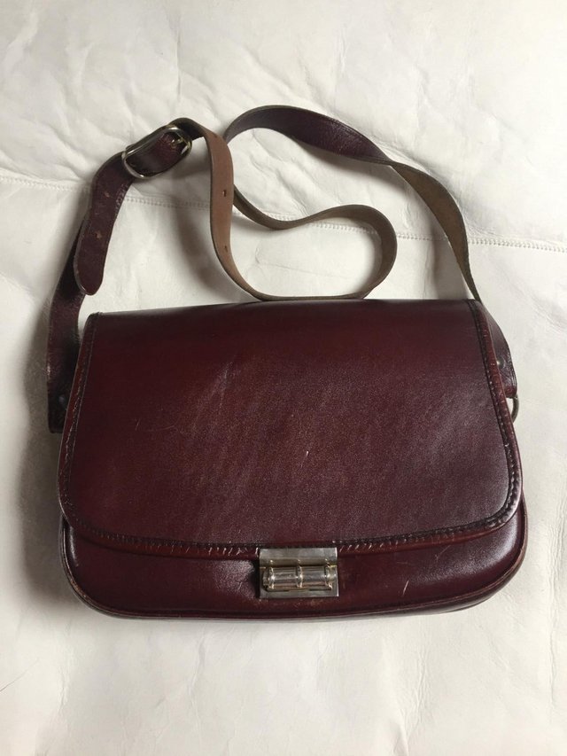 Preview of the first image of Brown leather handbag vintage/retro.