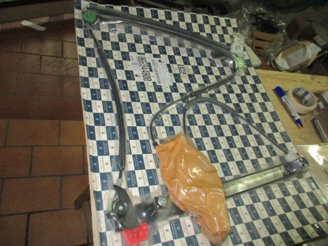 Image 3 of For sale front right glass lift mechanism for Maserati Qpt
