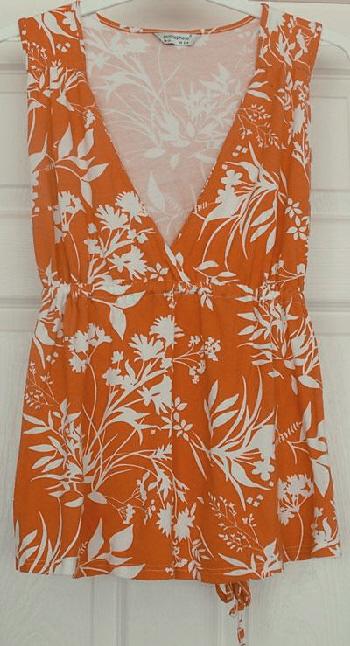 Preview of the first image of COLOURFUL LADIES ORANGE & WHITE FLOWERED TOP - SZ 18.