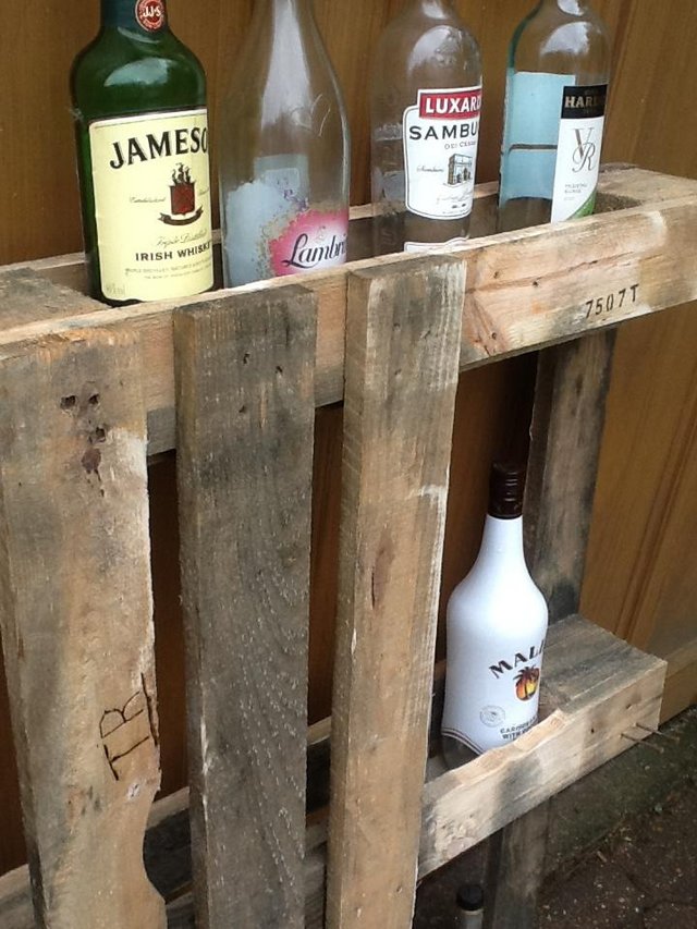 Image 2 of Handmade pallet Drinks cabinet