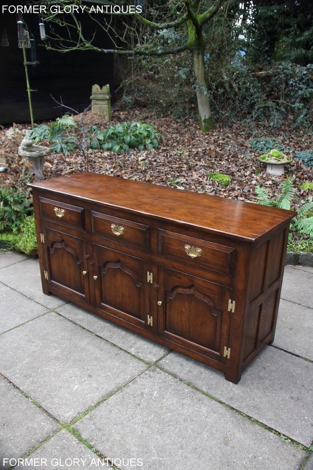 Image 10 of A TITCHMARSH AND GOODWIN STYLE OAK SIDEBOARD DRESSER BASE