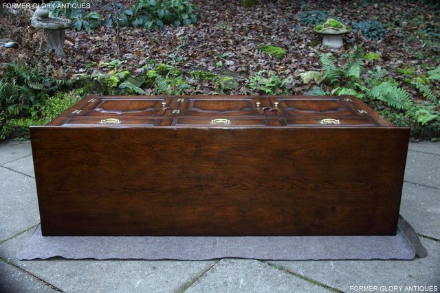 Image 12 of A TITCHMARSH AND GOODWIN STYLE OAK SIDEBOARD DRESSER BASE
