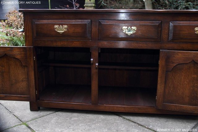 Image 13 of A TITCHMARSH AND GOODWIN STYLE OAK SIDEBOARD DRESSER BASE