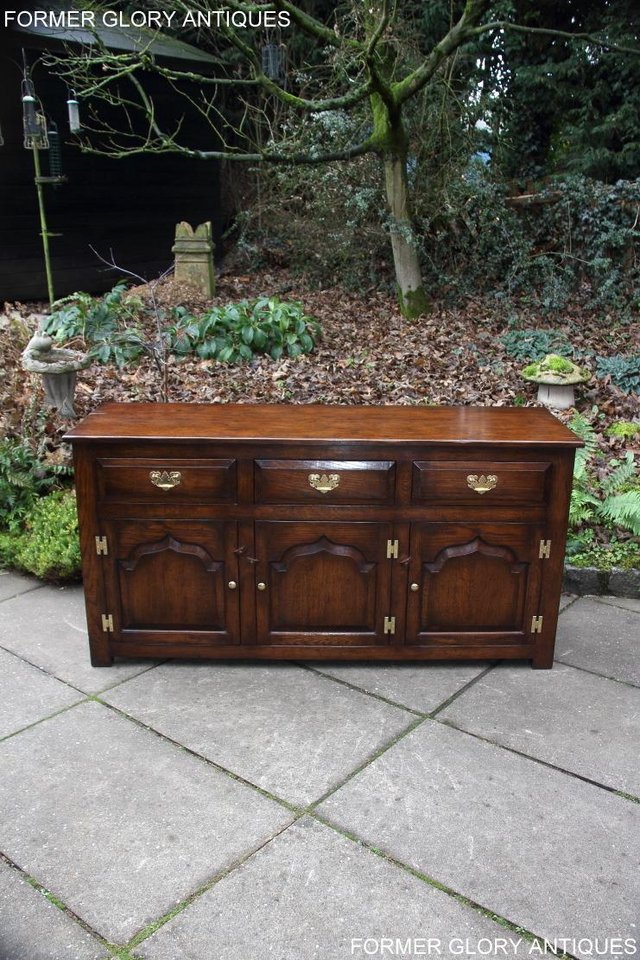 Image 14 of A TITCHMARSH AND GOODWIN STYLE OAK SIDEBOARD DRESSER BASE
