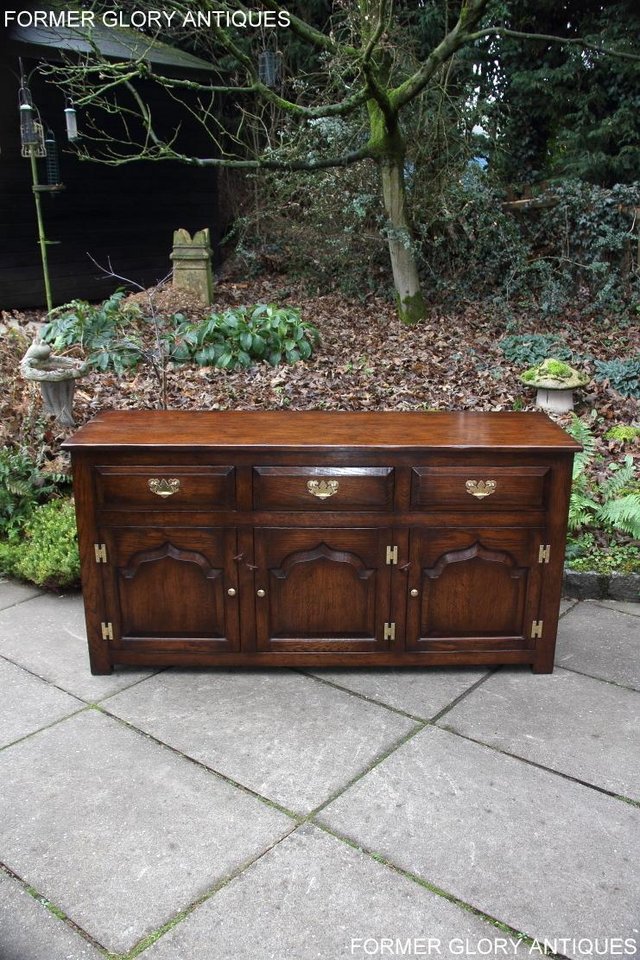 Image 19 of A TITCHMARSH AND GOODWIN STYLE OAK SIDEBOARD DRESSER BASE