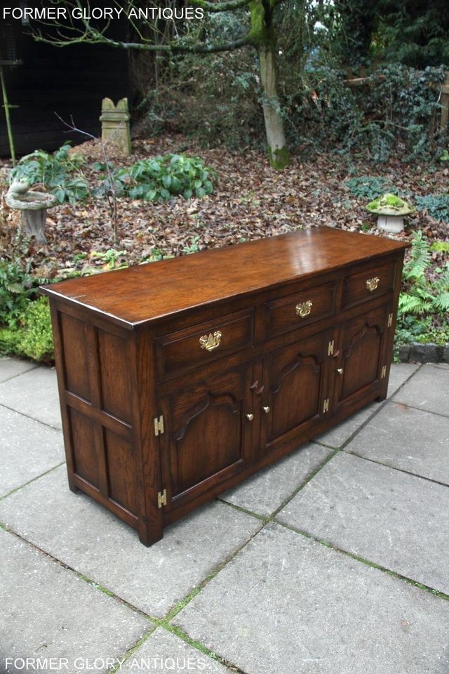 Image 28 of A TITCHMARSH AND GOODWIN STYLE OAK SIDEBOARD DRESSER BASE