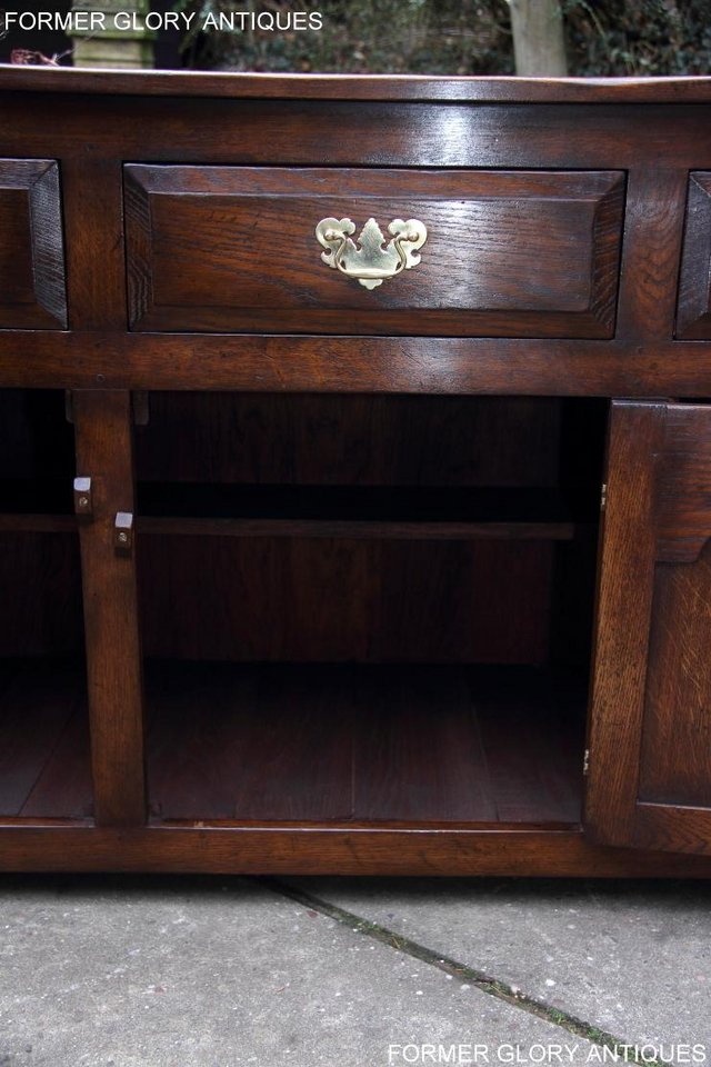 Image 31 of A TITCHMARSH AND GOODWIN STYLE OAK SIDEBOARD DRESSER BASE