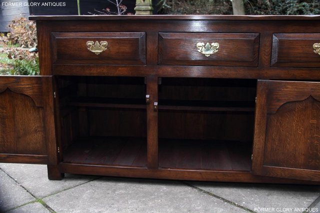 Image 34 of A TITCHMARSH AND GOODWIN STYLE OAK SIDEBOARD DRESSER BASE