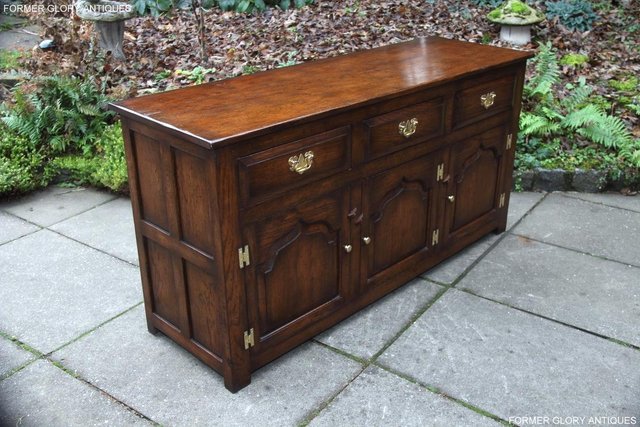 Image 36 of A TITCHMARSH AND GOODWIN STYLE OAK SIDEBOARD DRESSER BASE