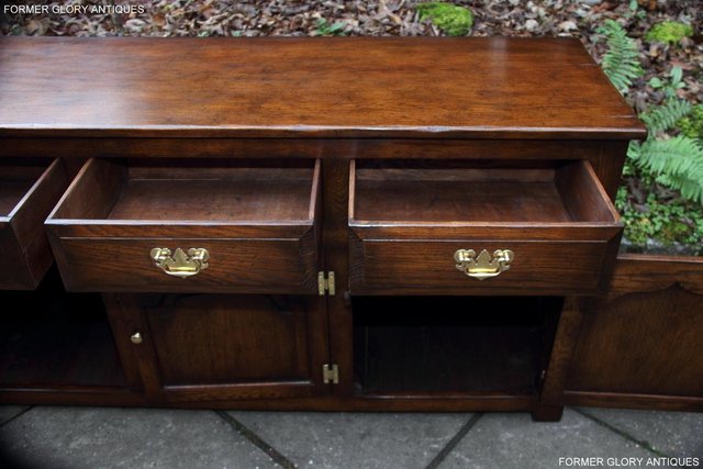 Image 58 of A TITCHMARSH AND GOODWIN STYLE OAK SIDEBOARD DRESSER BASE