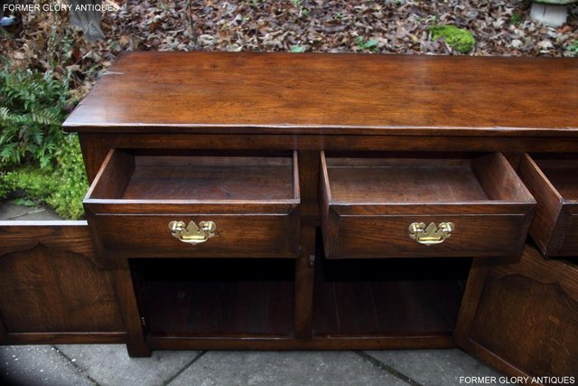 Image 62 of A TITCHMARSH AND GOODWIN STYLE OAK SIDEBOARD DRESSER BASE