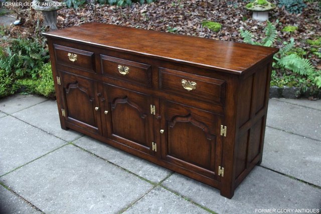 Image 73 of A TITCHMARSH AND GOODWIN STYLE OAK SIDEBOARD DRESSER BASE