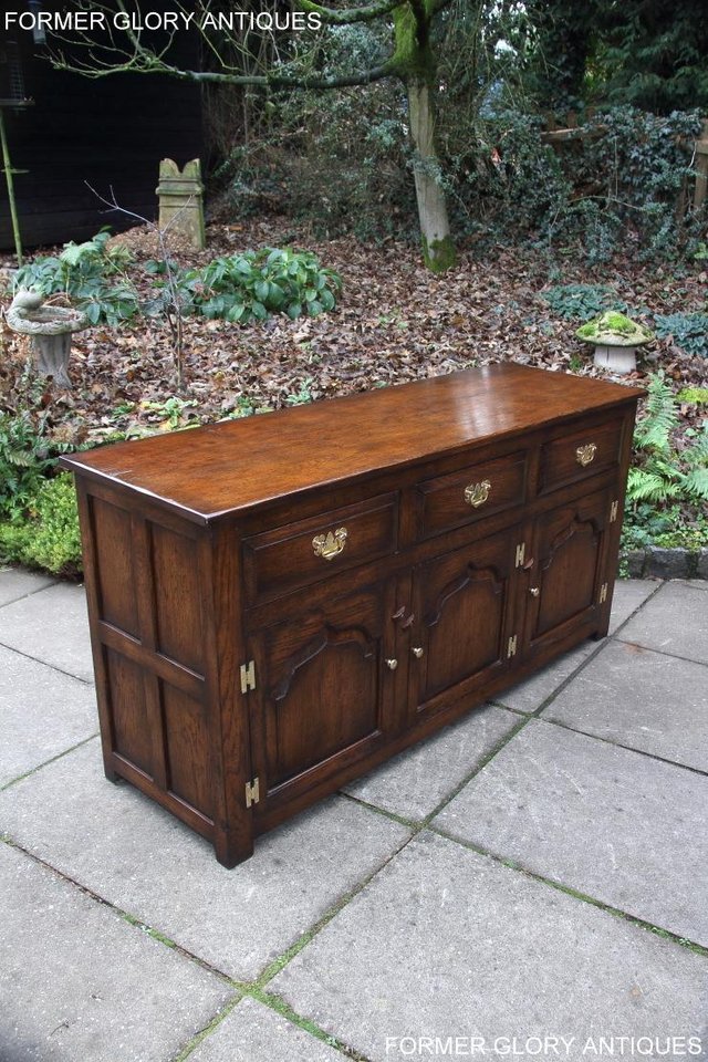 Image 95 of A TITCHMARSH AND GOODWIN STYLE OAK SIDEBOARD DRESSER BASE