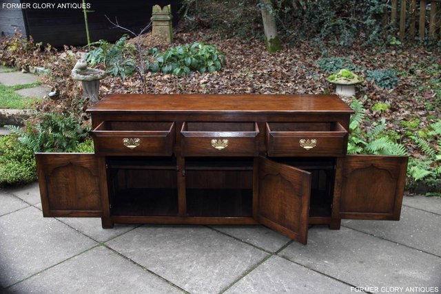 Image 101 of A TITCHMARSH AND GOODWIN STYLE OAK SIDEBOARD DRESSER BASE