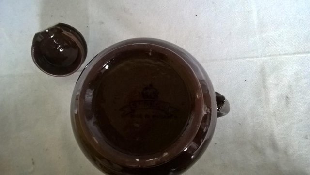 Image 2 of Sadler Brown Betty Teapot