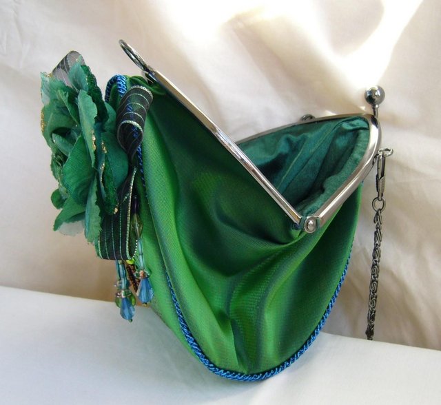 Image 2 of Handbag, pretty emerald green beaded