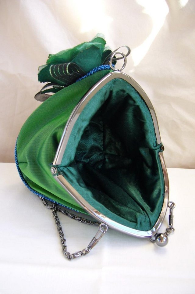Image 3 of Handbag, pretty emerald green beaded