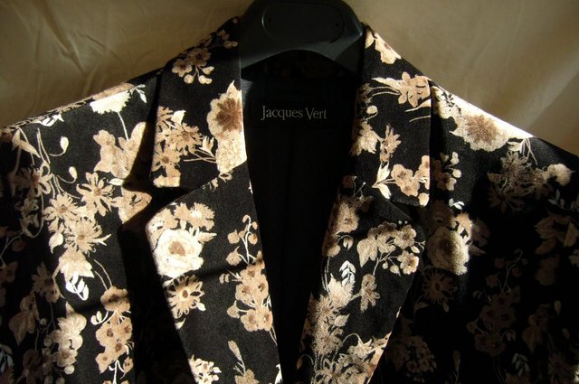 Image 2 of Jacket ‘Jacques Vert’, Velvet, black & patterned
