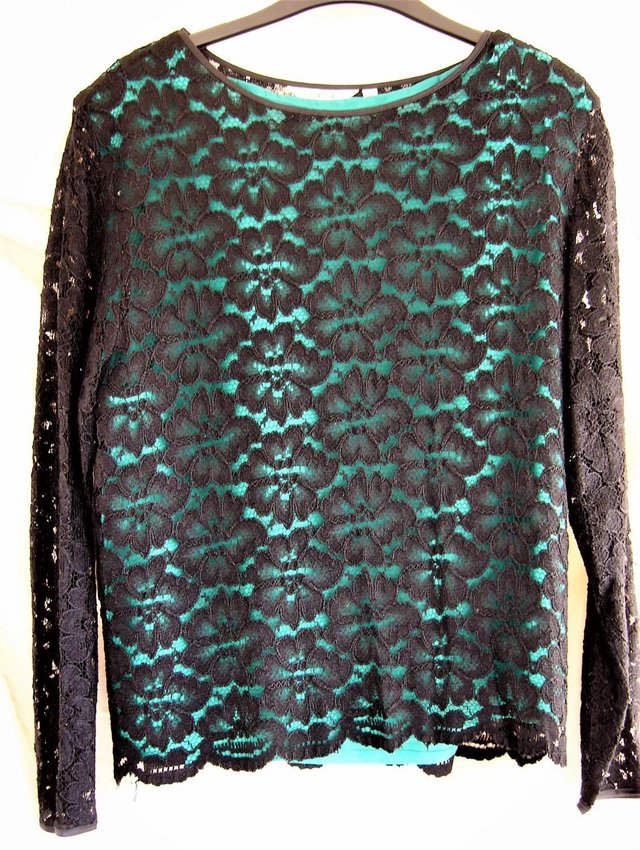 Preview of the first image of Blouse ‘Next’, black lace long sleeved lace.