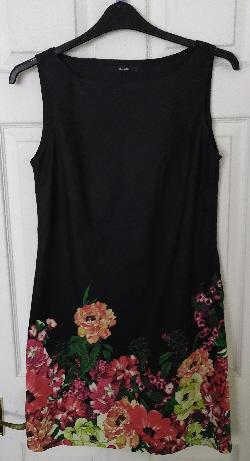 Preview of the first image of Ladies Black Sleeveless Flowered Dress - Sz 12   B9.