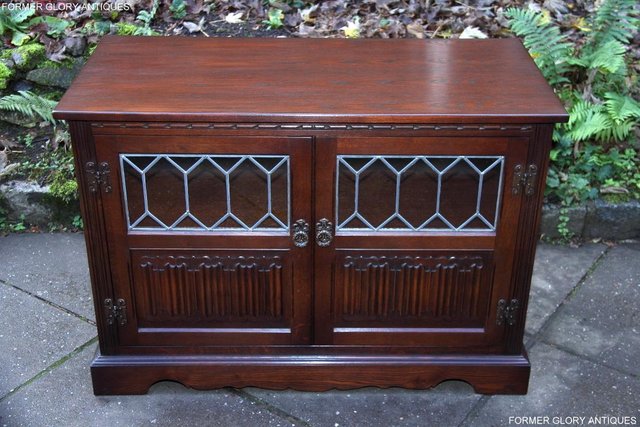 Preview of the first image of OLD CHARM TUDOR OAK TV PLASMA STAND HI FI CABINET TABLE UNIT.