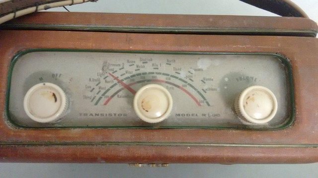 Image 2 of Original 1960s R300 Roberts Radio