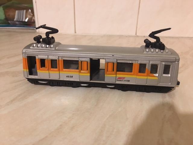 Preview of the first image of SCALE MODEL: ELECTRIC COMMUTER TRAIN.