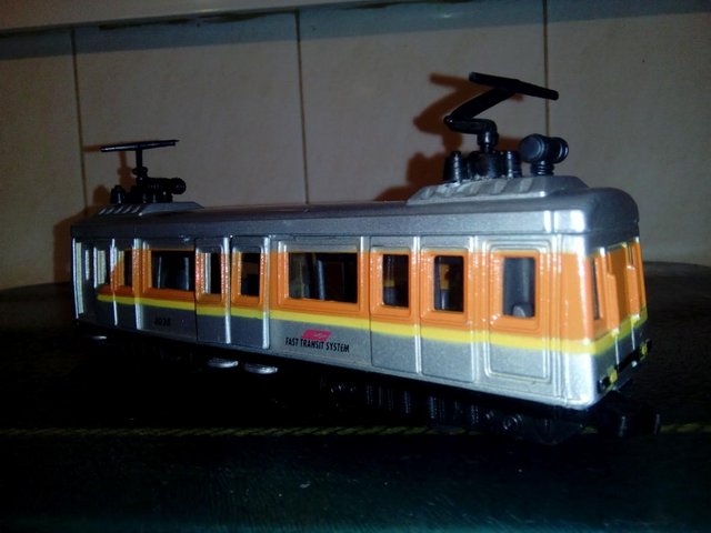 Image 3 of SCALE MODEL: ELECTRIC COMMUTER TRAIN
