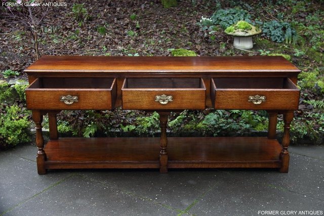 Image 4 of TITCHMARSH AND GOODWIN OAK DRESSER BASE SIDEBOARD HALL TABLE