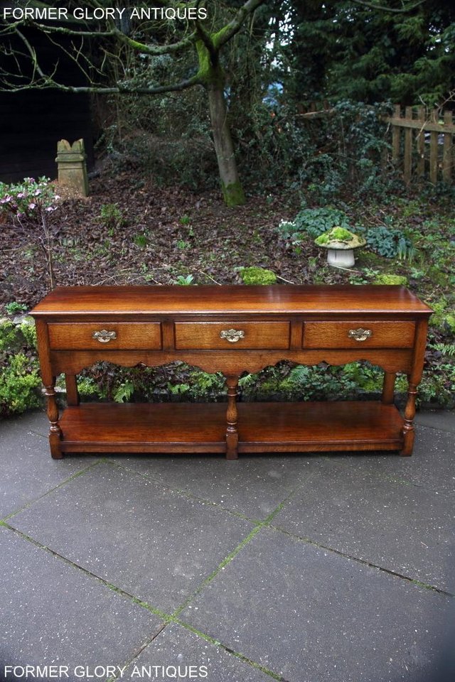Image 9 of TITCHMARSH AND GOODWIN OAK DRESSER BASE SIDEBOARD HALL TABLE