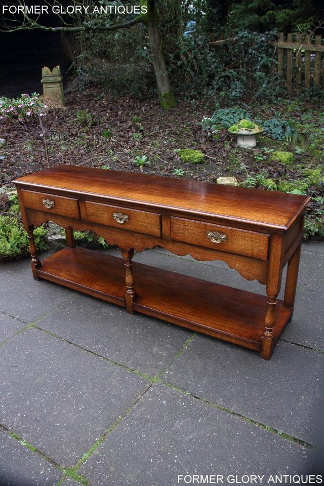 Image 34 of TITCHMARSH AND GOODWIN OAK DRESSER BASE SIDEBOARD HALL TABLE