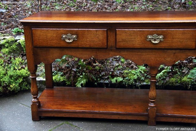 Image 57 of TITCHMARSH AND GOODWIN OAK DRESSER BASE SIDEBOARD HALL TABLE