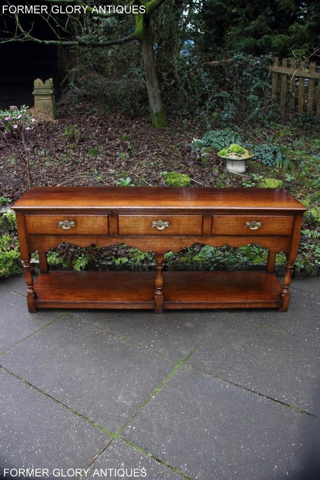 Image 90 of TITCHMARSH AND GOODWIN OAK DRESSER BASE SIDEBOARD HALL TABLE