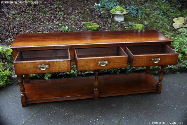 Image 95 of TITCHMARSH AND GOODWIN OAK DRESSER BASE SIDEBOARD HALL TABLE